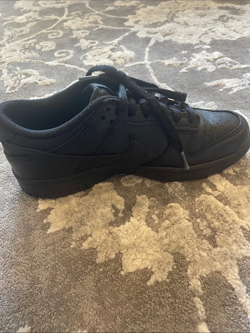 Boy's Nike Black Low-Top Sneakers